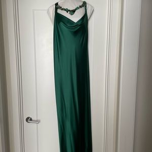Ranjana Khan floor length emerald green silk gown. Size 10/12.
